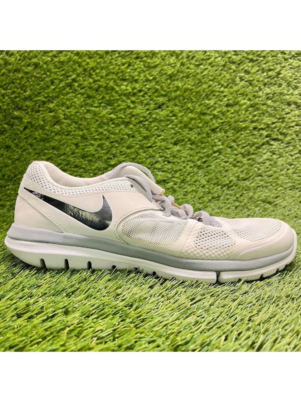 Nike Flex 2014 Run Womens Size 9 White Gray Athletic Running Shoes Sneakers